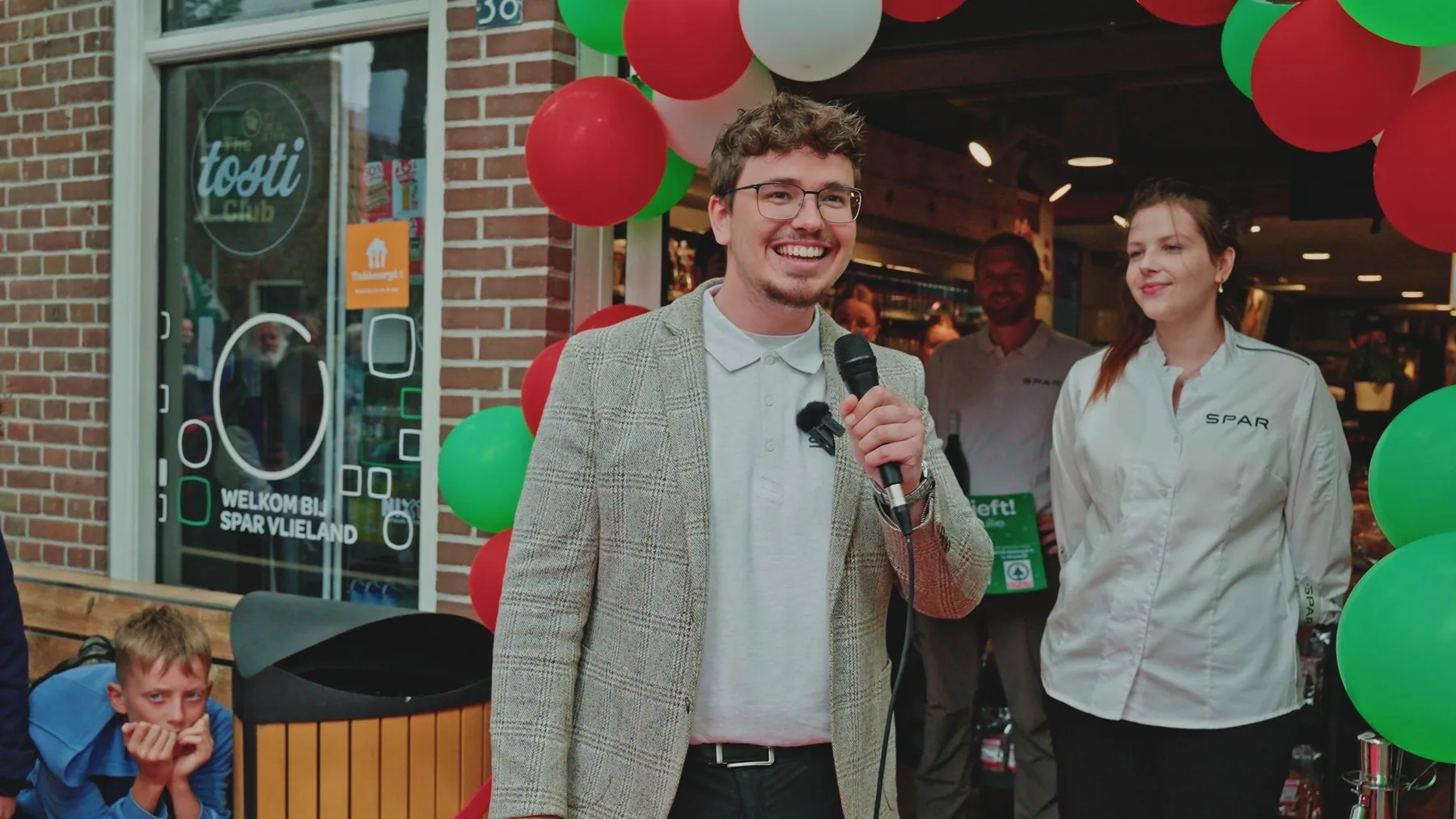 Thomas Hoekman bij de opening van SPAR Vlieland